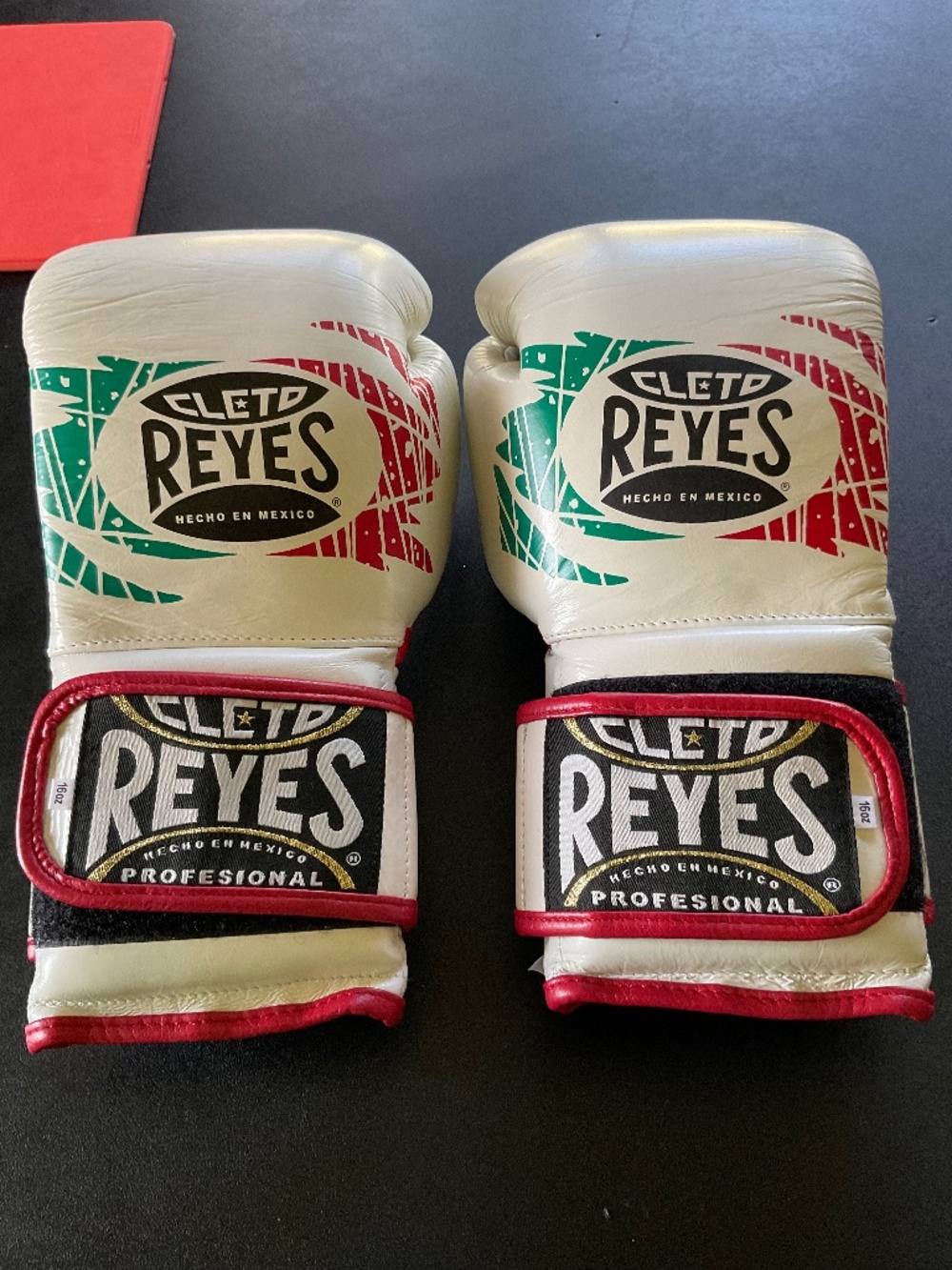 Cleto Reyes 16 oz Boxing Gloves